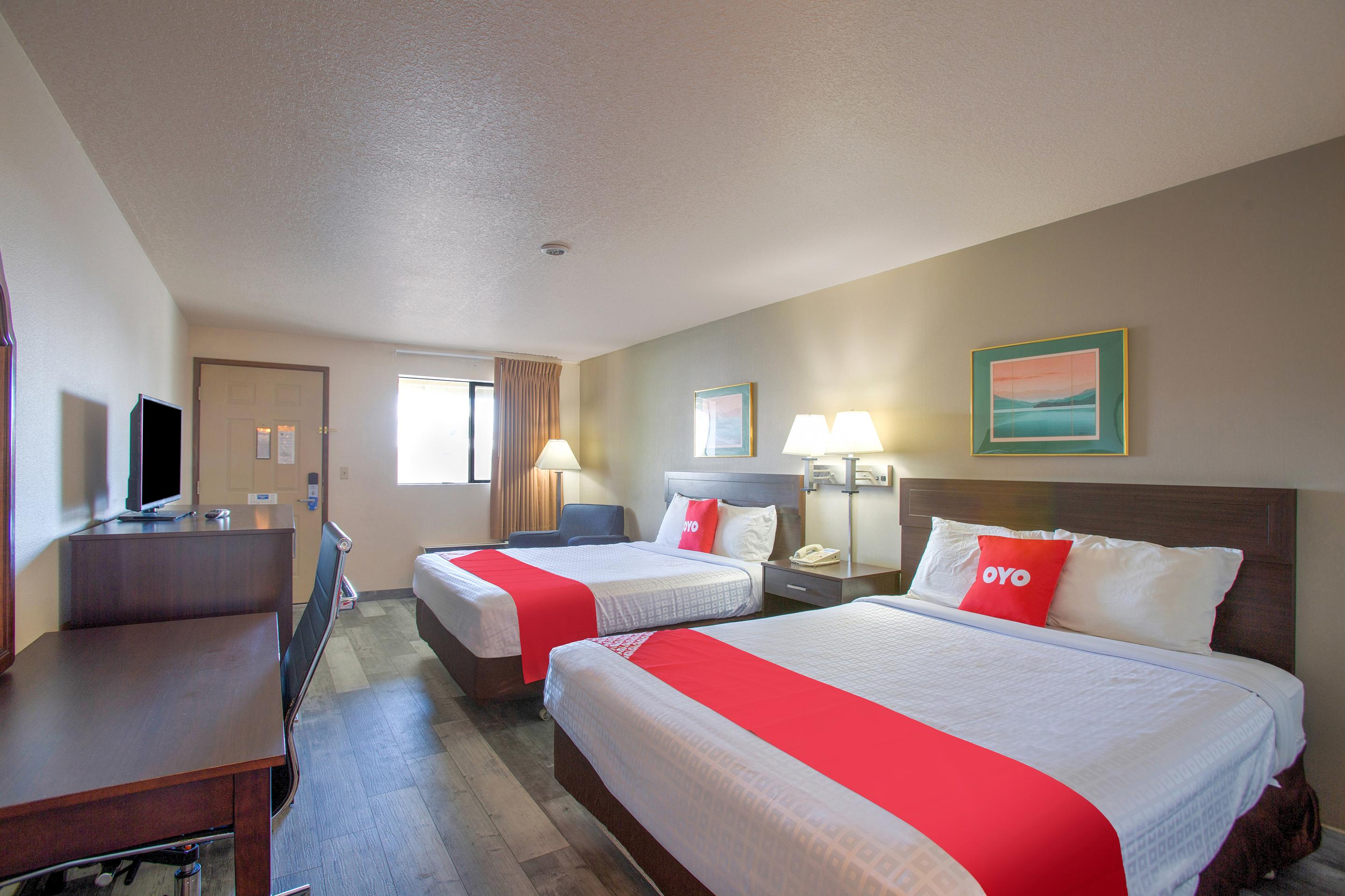 Oyo Woodland Hotel And Suites Ngoại thất bức ảnh