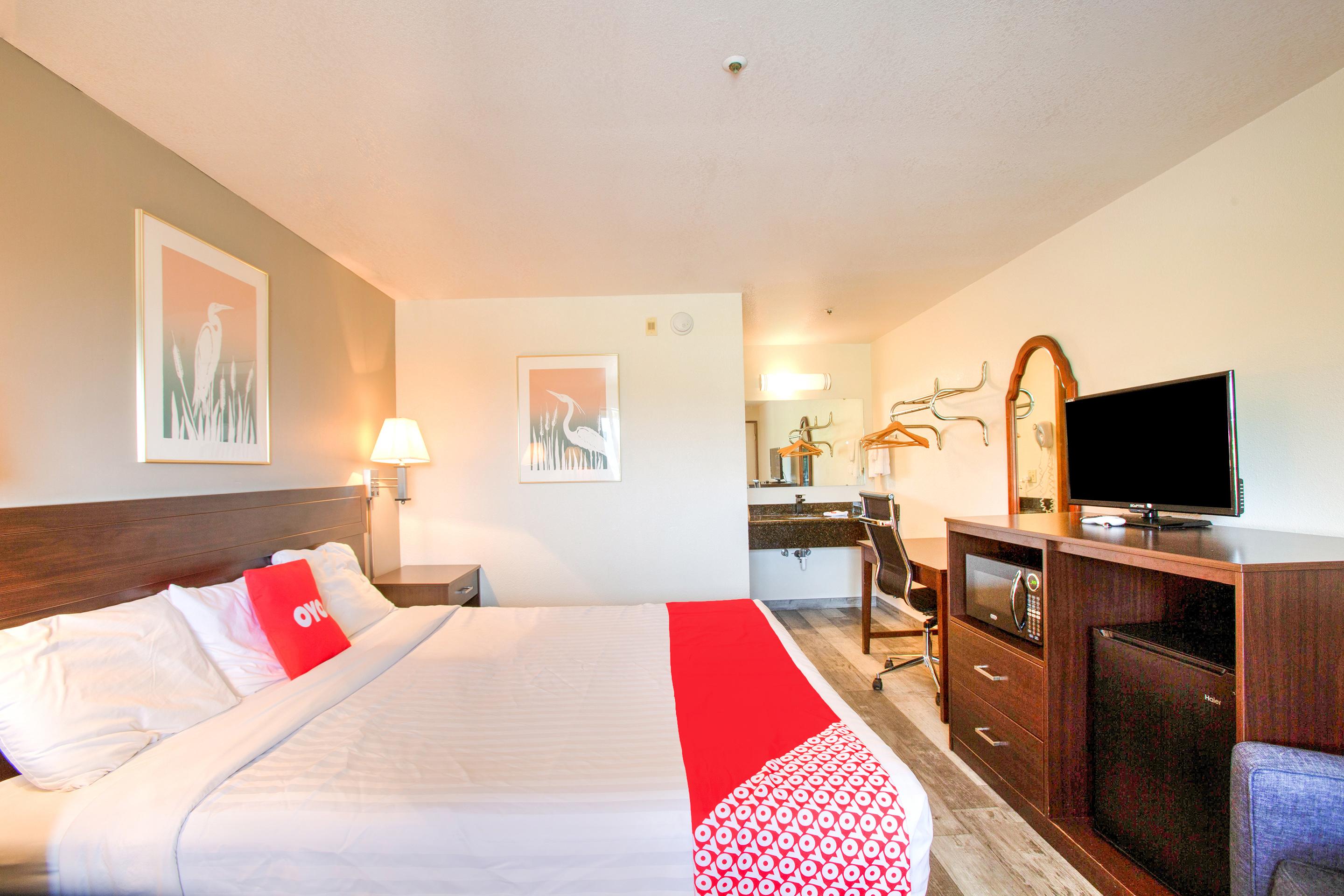 Oyo Woodland Hotel And Suites Ngoại thất bức ảnh