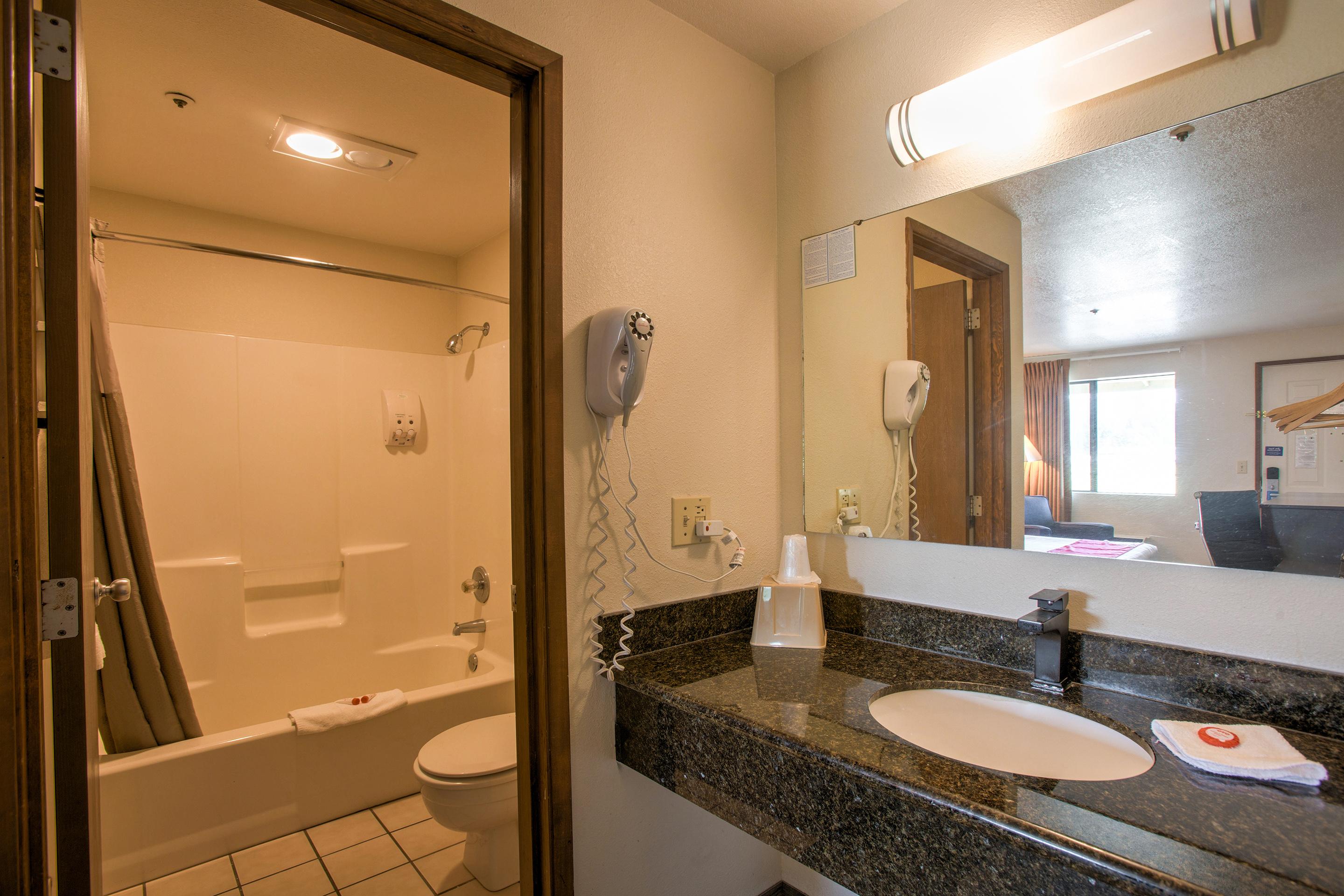 Oyo Woodland Hotel And Suites Ngoại thất bức ảnh