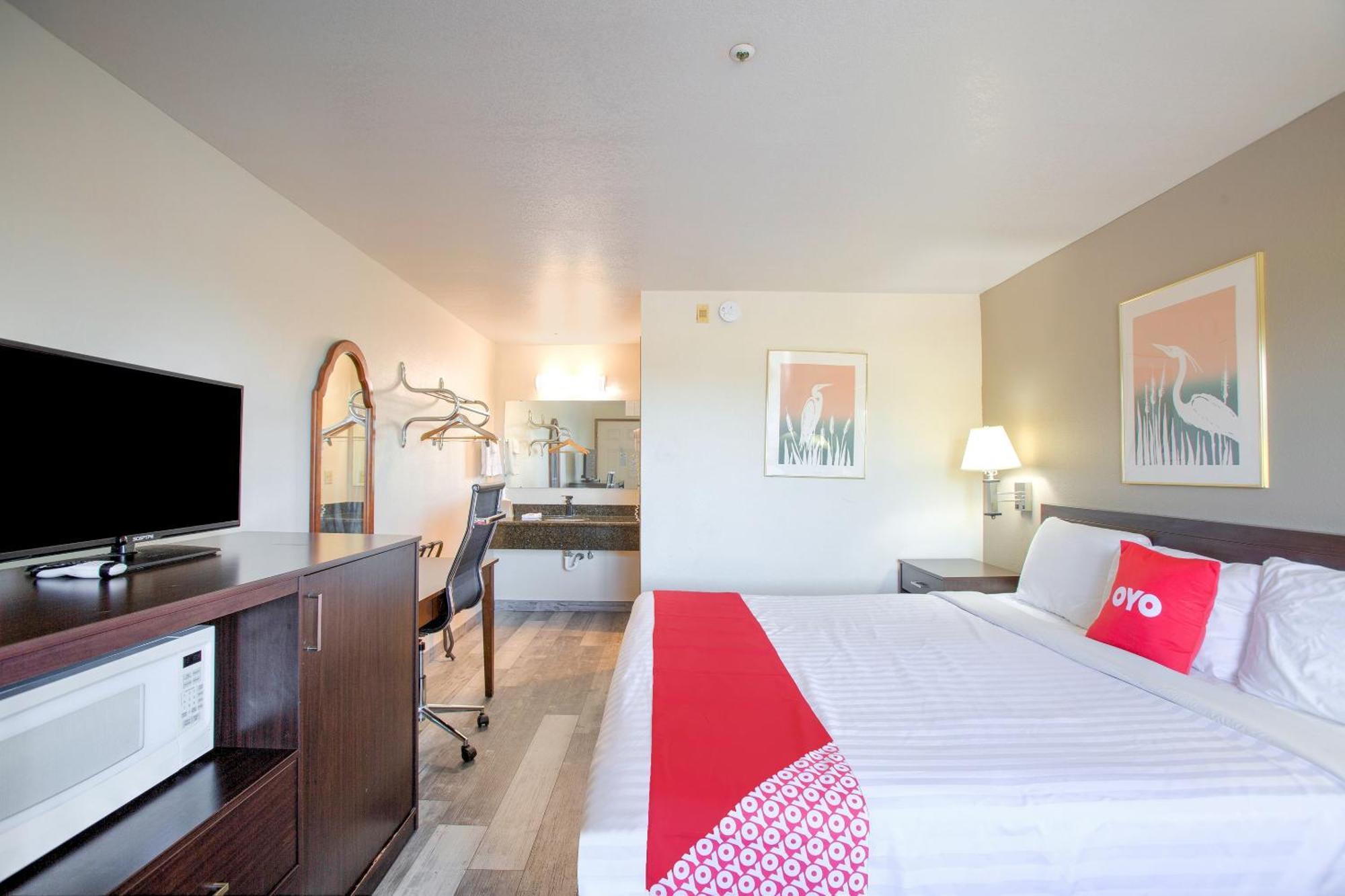 Oyo Woodland Hotel And Suites Ngoại thất bức ảnh