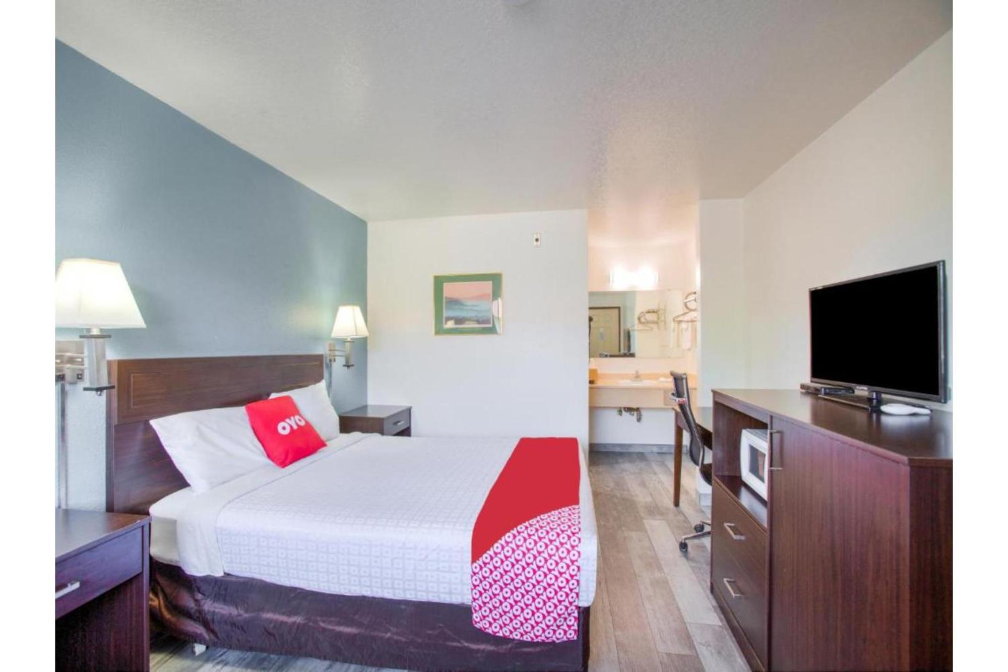 Oyo Woodland Hotel And Suites Ngoại thất bức ảnh