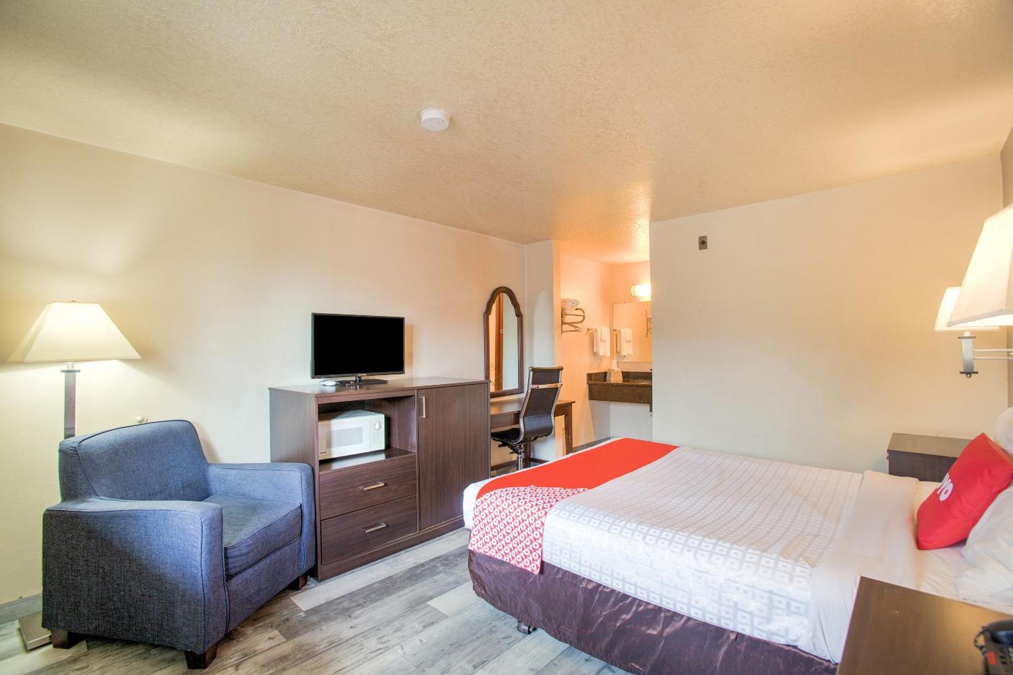 Oyo Woodland Hotel And Suites Ngoại thất bức ảnh