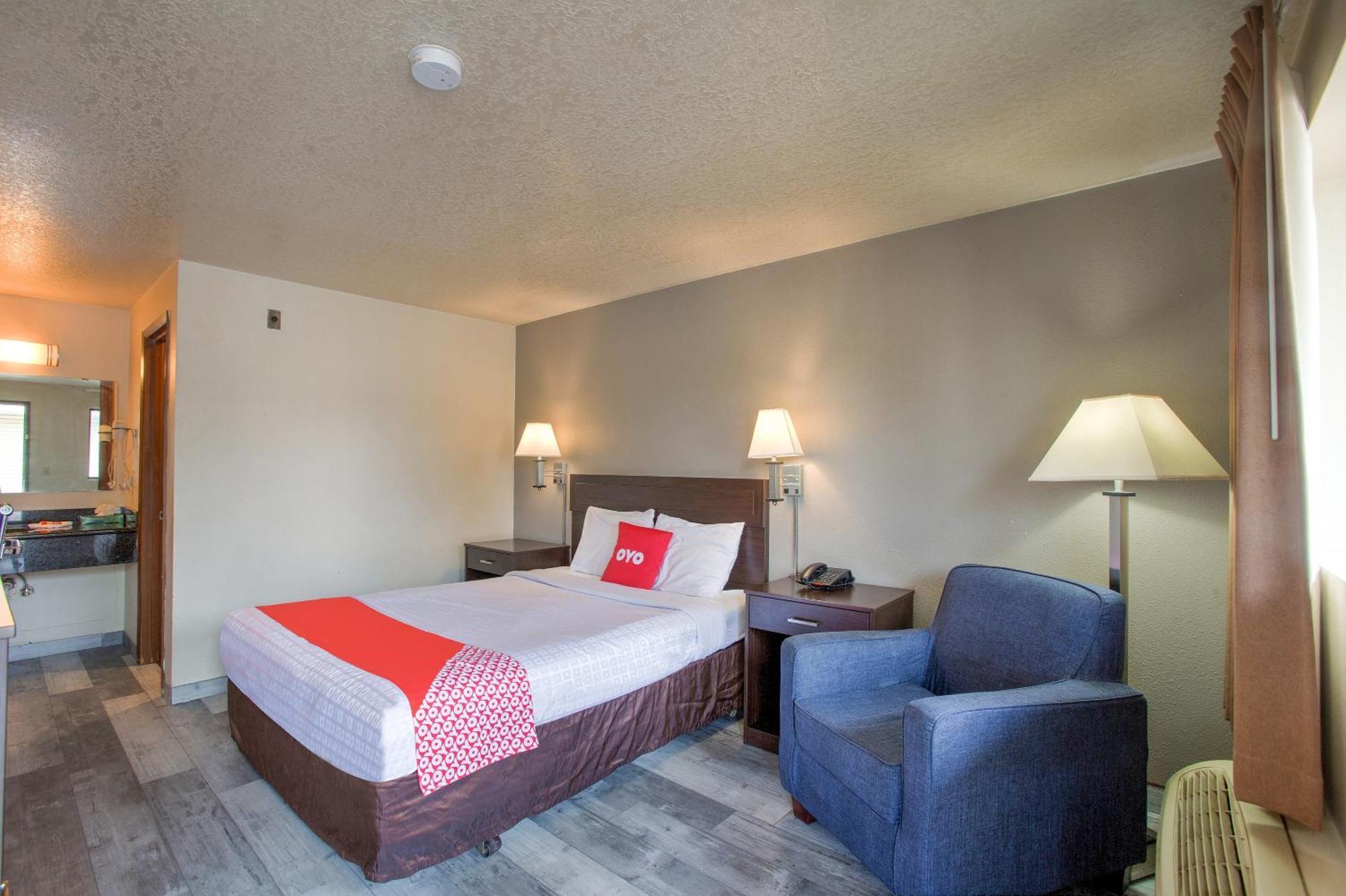 Oyo Woodland Hotel And Suites Ngoại thất bức ảnh
