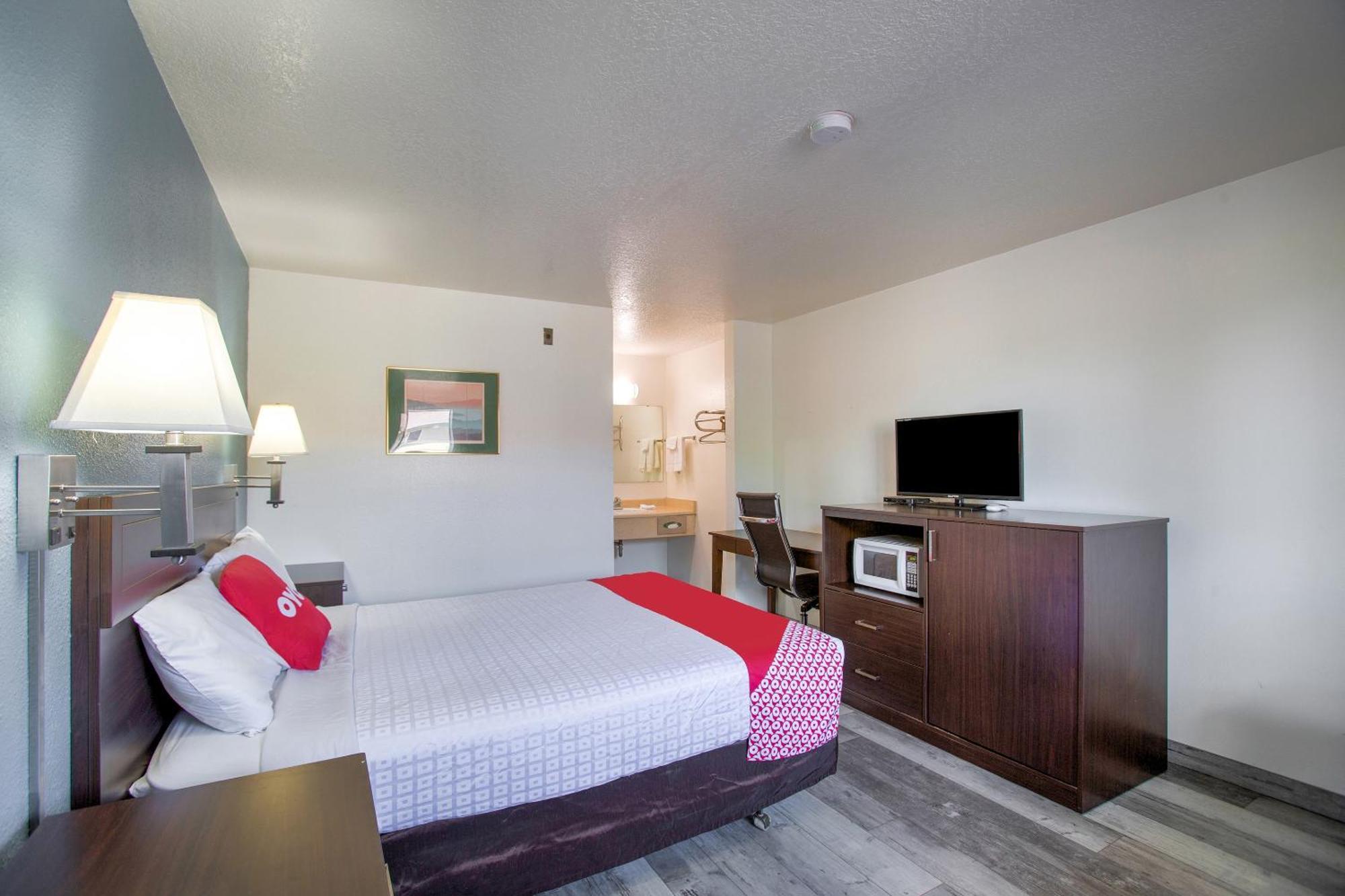 Oyo Woodland Hotel And Suites Ngoại thất bức ảnh