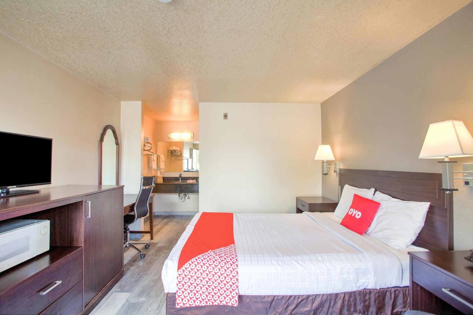 Oyo Woodland Hotel And Suites Ngoại thất bức ảnh