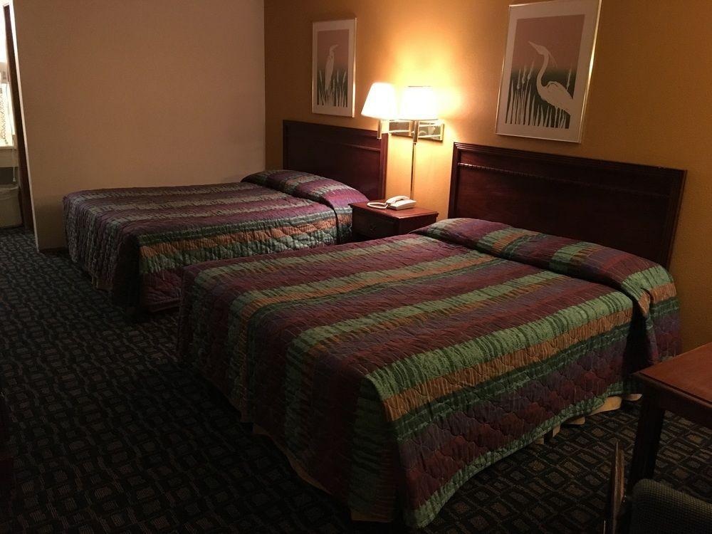 Oyo Woodland Hotel And Suites Ngoại thất bức ảnh