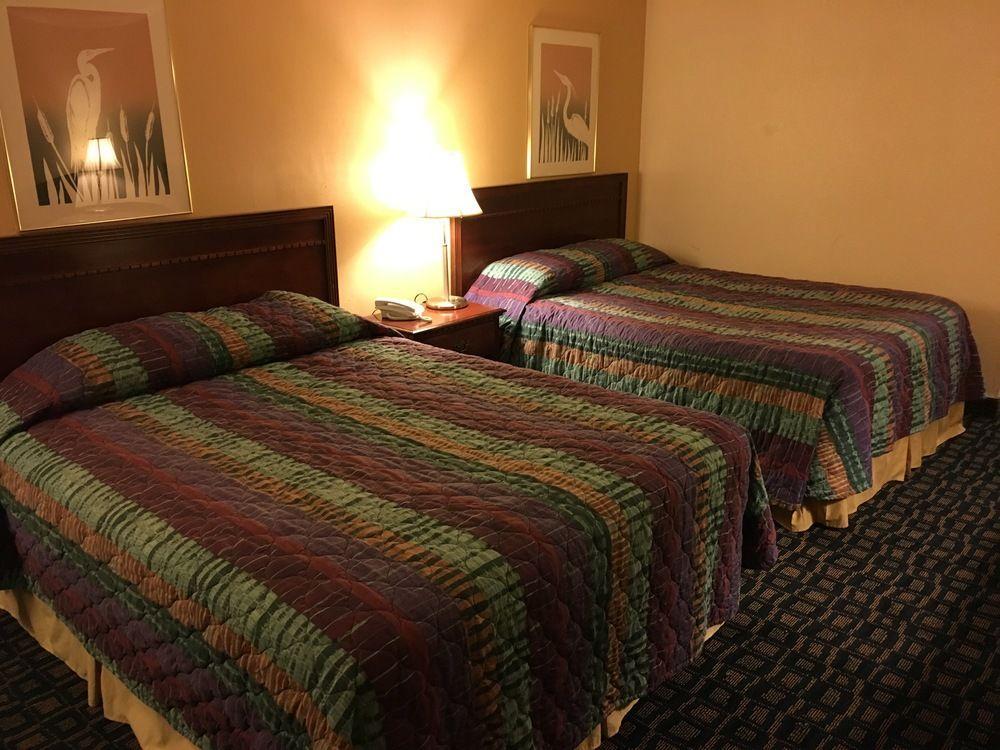 Oyo Woodland Hotel And Suites Ngoại thất bức ảnh