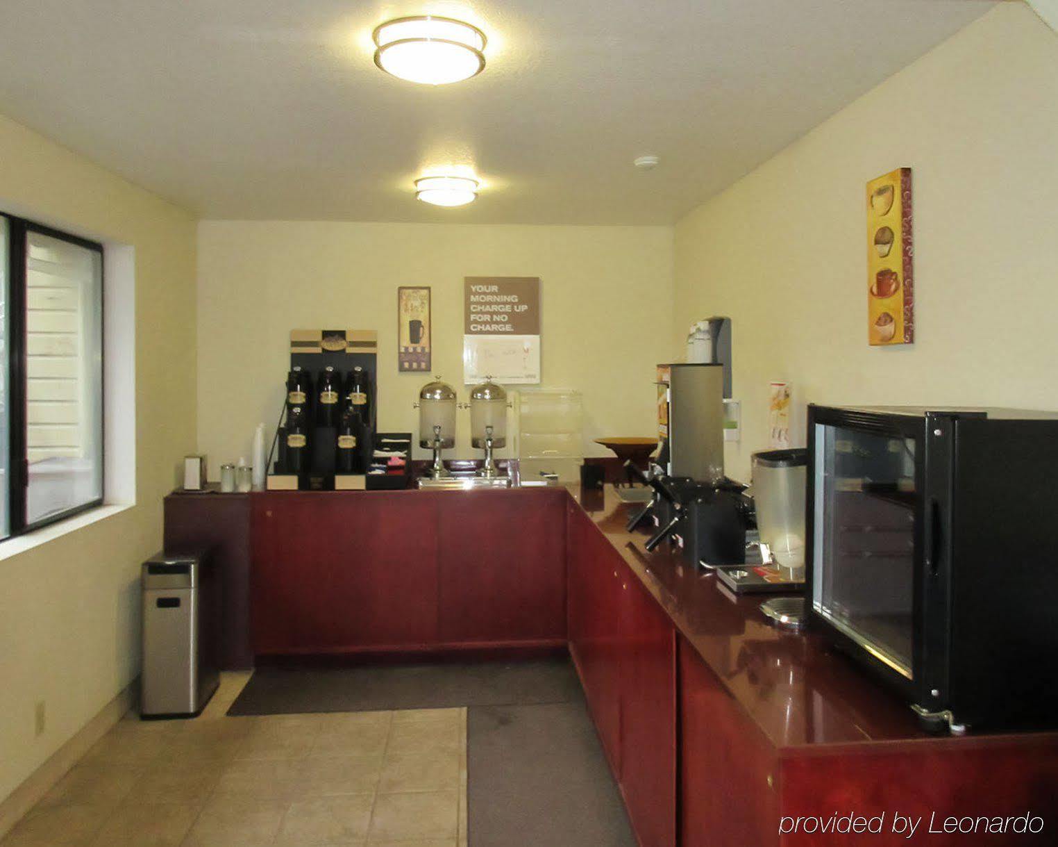 Oyo Woodland Hotel And Suites Ngoại thất bức ảnh