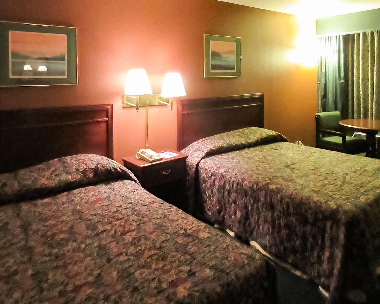 Oyo Woodland Hotel And Suites Ngoại thất bức ảnh